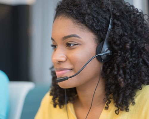 211 call center employee