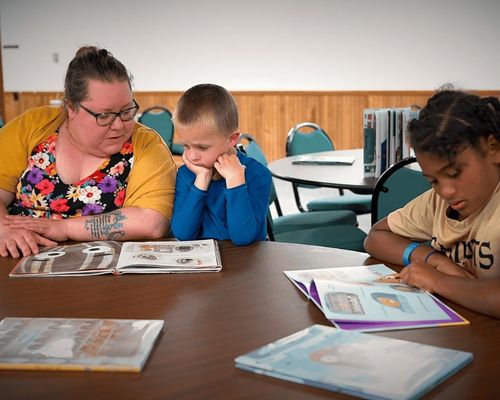 Volunteers working together with United Way Rock River Valley